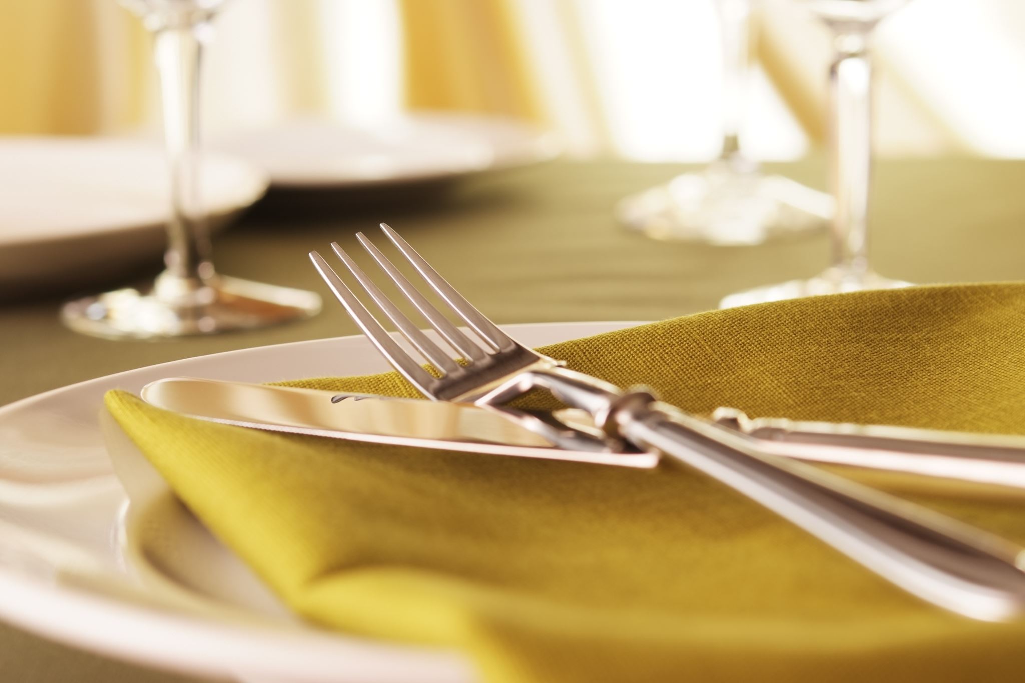 Christmas Cleaning Hack: Πώς θα κάνεις τα μαχαιροπίρουνά σου να λάμπουν