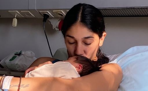 Παρασκευή Κερασιώτη: Οι τρυφερές στιγμές στο μαιευτήριο με το νεογέννητο μωρό της