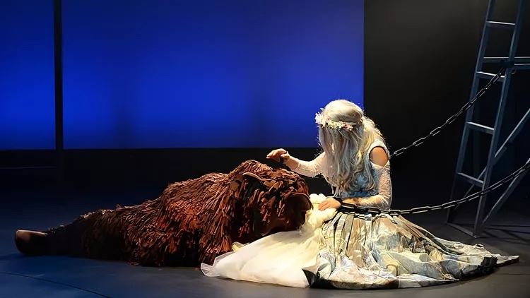 Η "Παπλωματού" ξαναζωντανεύει στο Νέο Θέατρο "Κατερίνα Βασιλάκου"