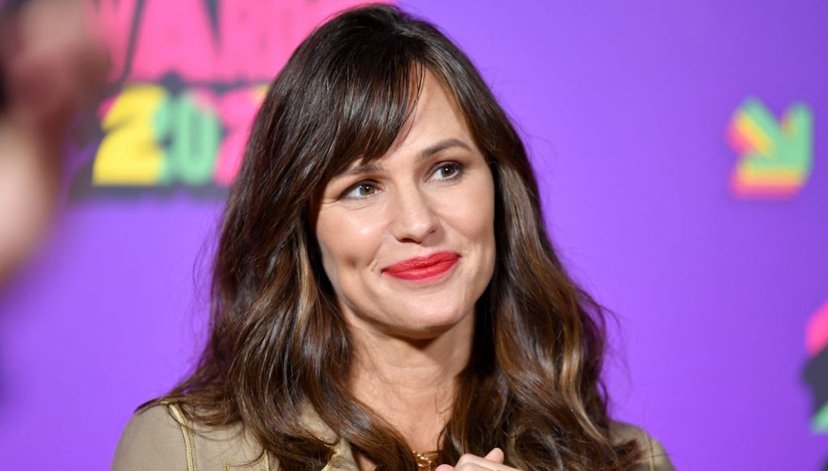 "Πρέπει να τα αφήσεις να μεγαλώσουν": Η Τζένιφερ Γκάρνερ εξηγεί πώς αποφάσισε να αλλάξει τον τρόπο ανατροφής των παιδιών της