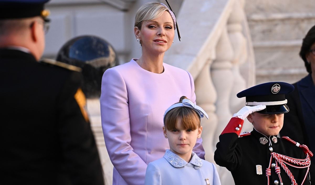 Πριγκίπισα Γκαμπριέλα: Με παραμυθένιο look η 11χρονη έκλεψε την παράσταση στο μπαλκόνι του παλατιού Grimaldi