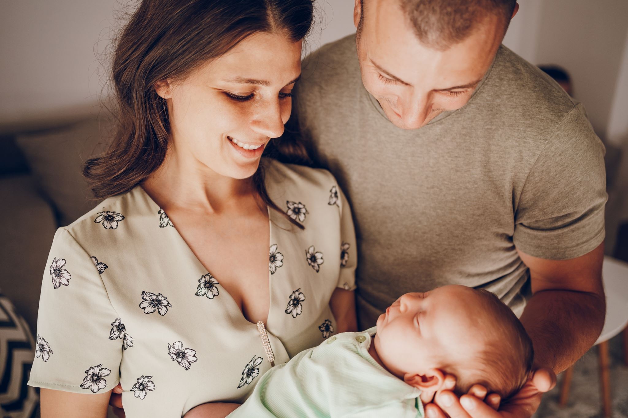 7 φράσεις ενδυνάμωσης για τους νέους γονείς