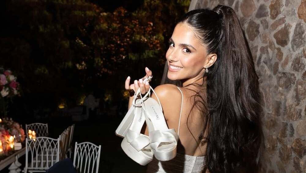 Η Αλεξάνδρα Νίκα έδειξε τα βαφτιστικά ρούχα του μικρού Βασίλη Αργυρού