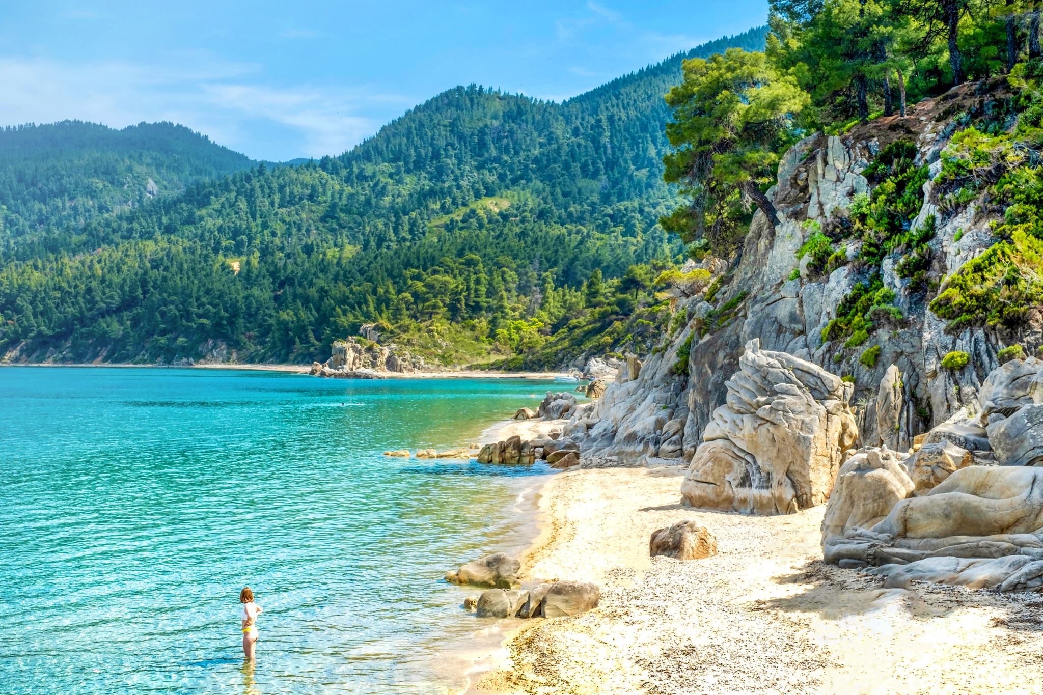 Γαλάζιες Σημαίες 2025: 2η η Ελλάδα παγκοσμίως με 657 βραβευμένες ακτές