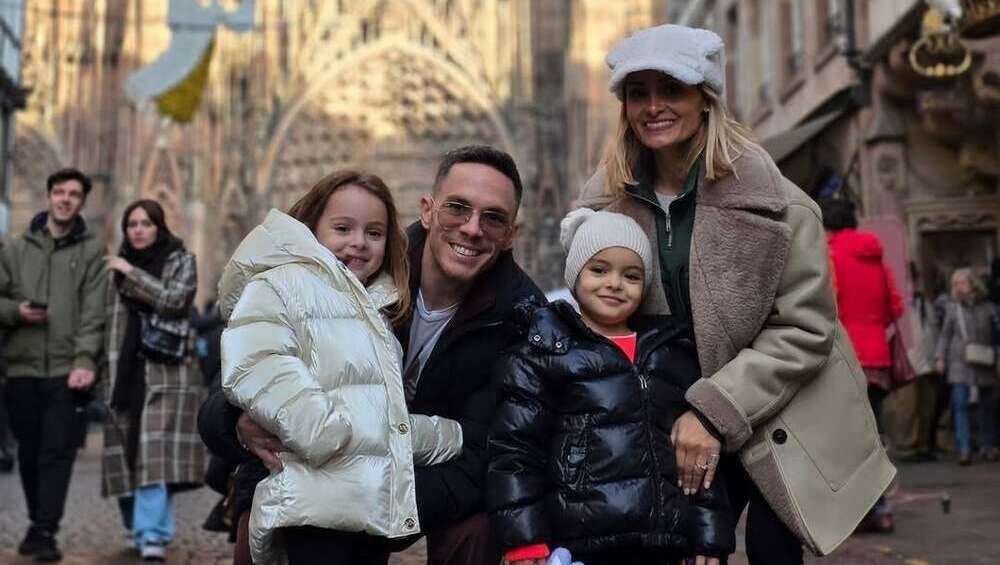 Βασιλική Μιλλούση & Λευτέρης Πετρούνιας σε χριστουγεννιάτικη εξόρμηση με τις κόρες τους στο εξωτερικό