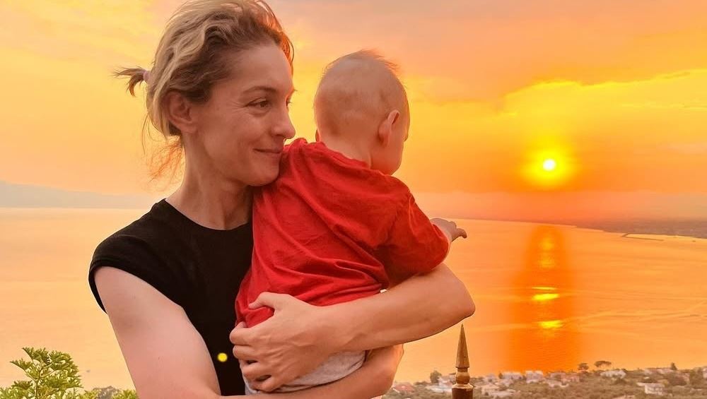 Η Γιούλικα Σκαφιδά στο happy place της με τον μικρό Άγγελο
