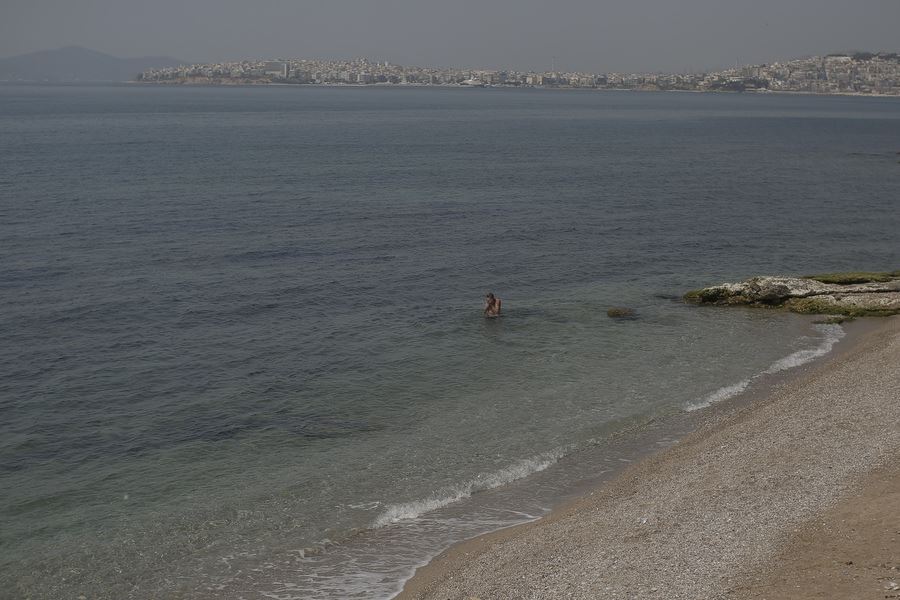 Βίντεο 3χρονης: Η γυναίκα που συνέλαβαν οι Αρχές- Με καλυμμένο προσωπάκι και ακίνητο
