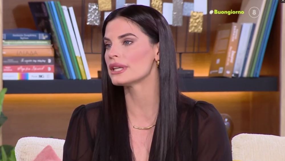 Η Χριστίνα Μπόμπα μιλά για τη δύσκολη περίοδο της λοχείας: "Δε θα ξεχάσω ποτέ την πρώτη μέρα που βγήκαμε με τον Σάκη"