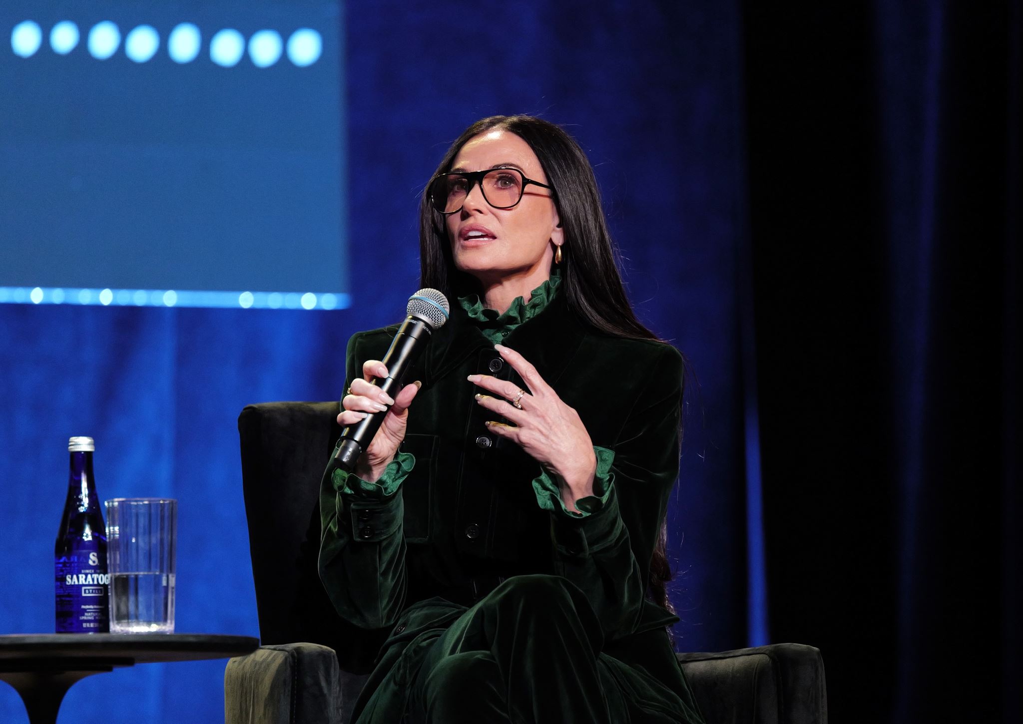 H Demi Moore μιλά για την πρώτη της εγκυμοσύνη: "Τι στο καλό σκεφτόμουν;"