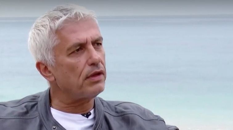 Γιώργος Καλλιακμάνης: "Με την πρώην σύζυγό μου ήμασταν 30 χρόνια μαζί. Δεν έχουμε πάρει διαζύγιο, δεν υπάρχει λόγος"