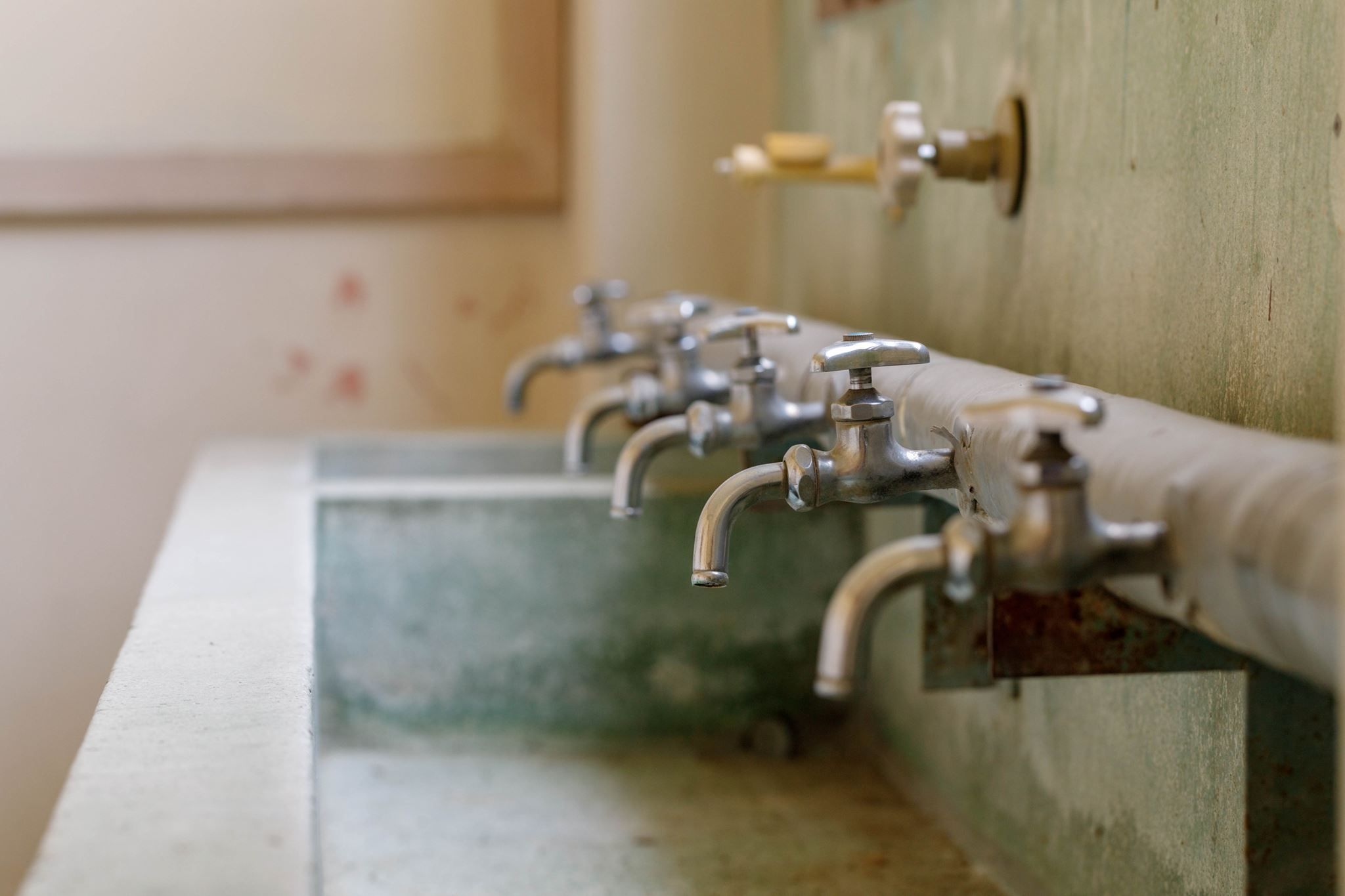 Σοκ για μαθητές και εκπαιδευτικούς: Εξαφανίστηκαν οι βρύσες από το σχολείο τους