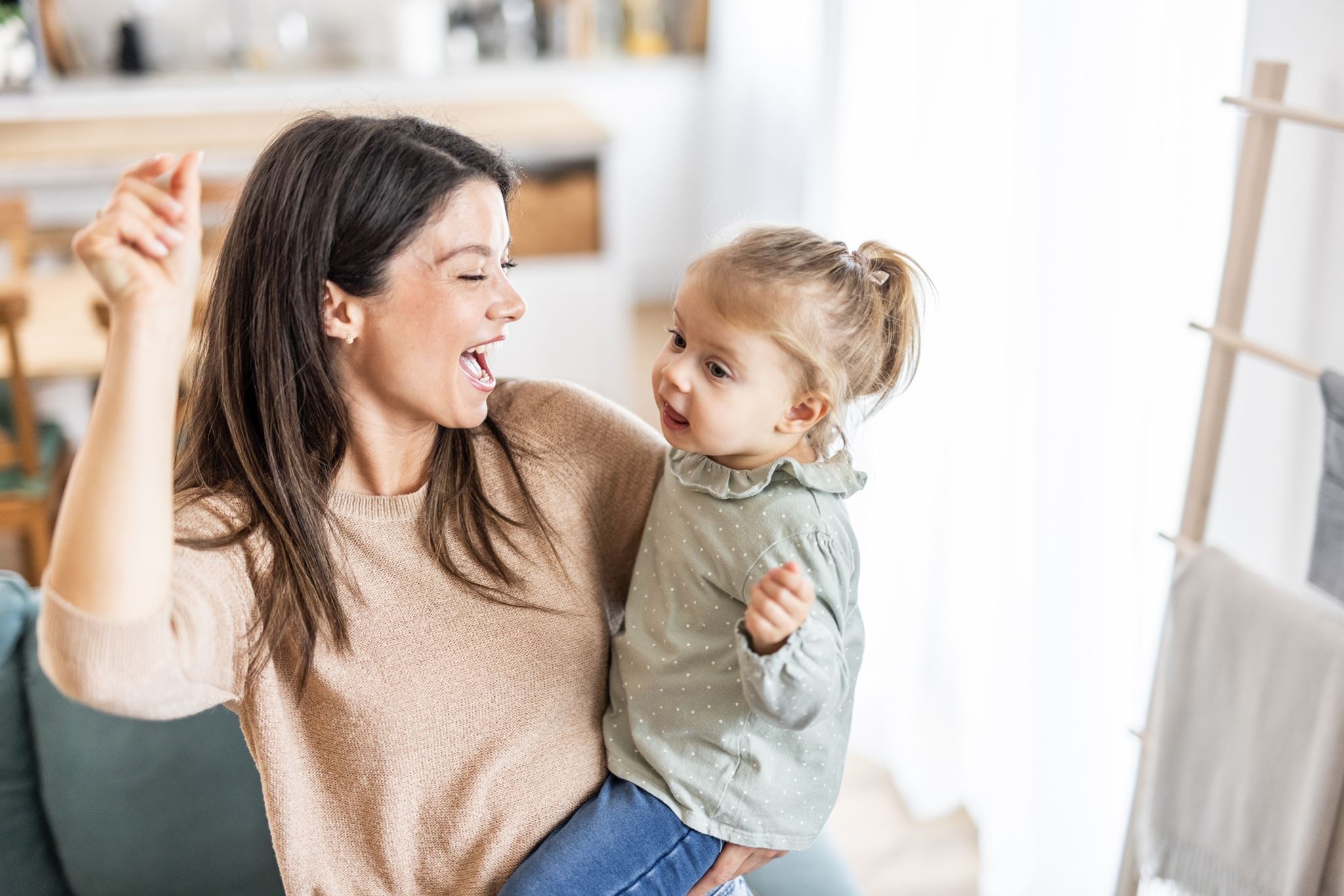 7 δεξιότητες που αναπτύσσει το μωρό μέσα από τα παιδικά τραγούδια