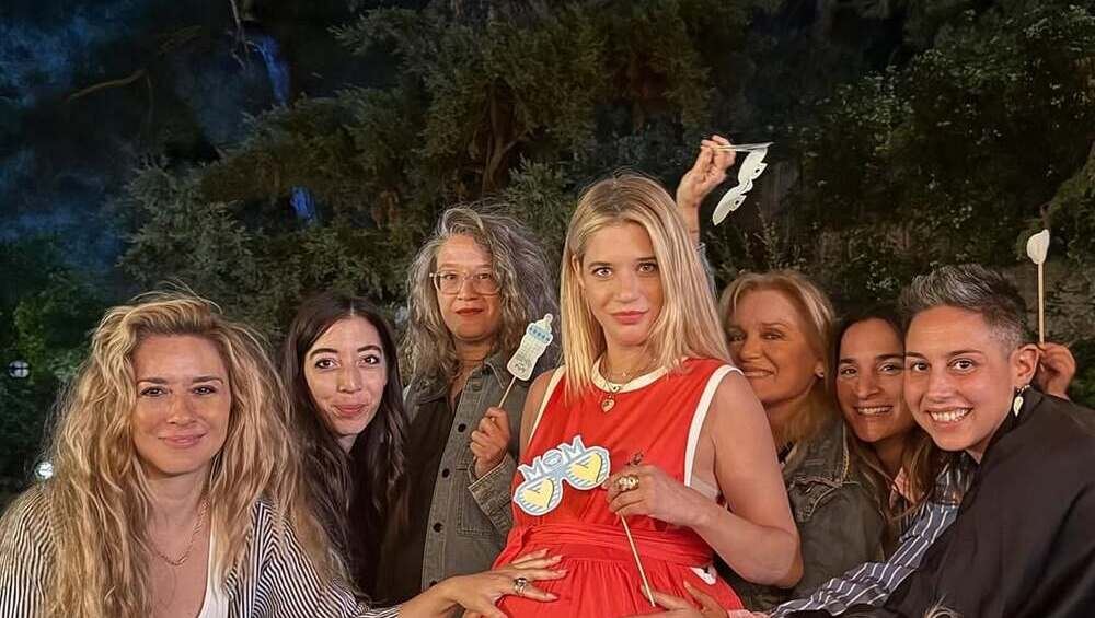Η Τζένη Θεωνά στο baby shower για το δεύτερο παιδί της: "Απόψε πήρα το ομορφότερο δώρο"