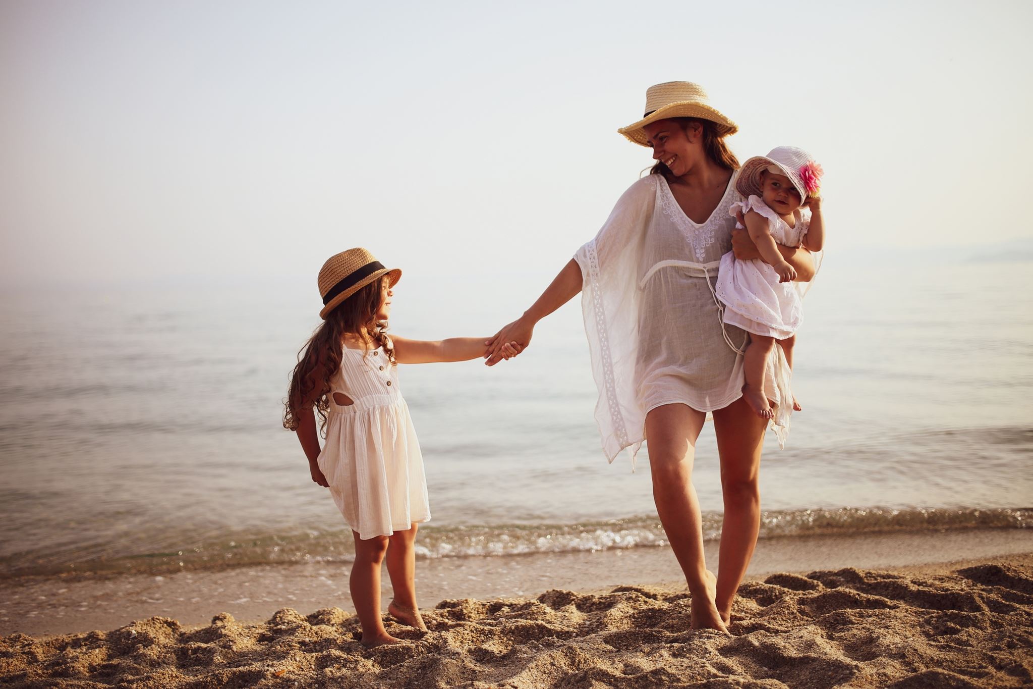 Οικογενειακές διακοπές με στιλ: 5 tips για να βάλεις μόνο τα απαραίτητα στη βαλίτσα σου και να είσαι κομψή
