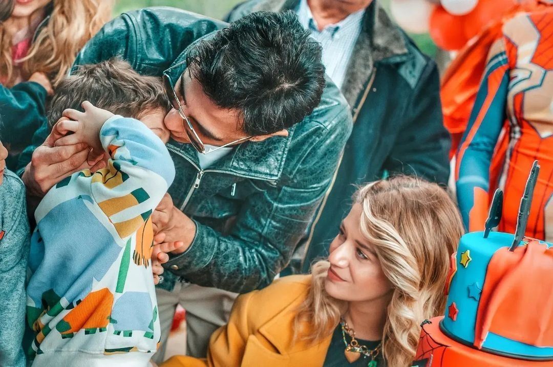 Η Τζένη Θεωνά διάλεξε το τέλειο δώρο για τους φίλους του γιου της, Αρίωνα
