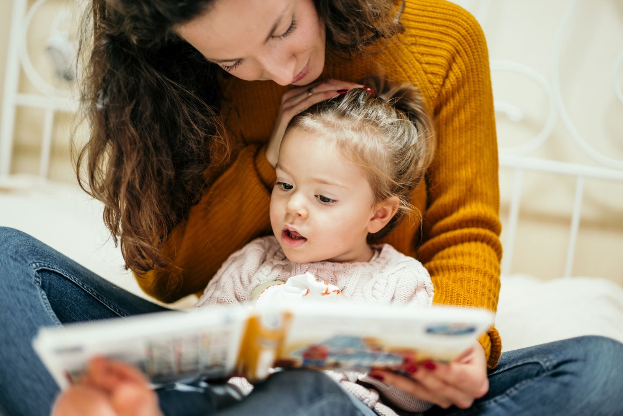 5 πράγματα που συμβαίνουν στον εγκέφαλο του παιδιού, όταν του διαβάζεις παραμύθια
