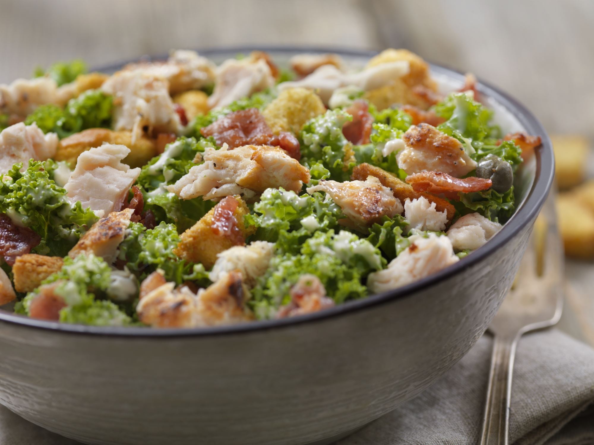 Σαλάτα με τη γαλοπούλα που περίσσεψε από το γιορτινό τραπέζι