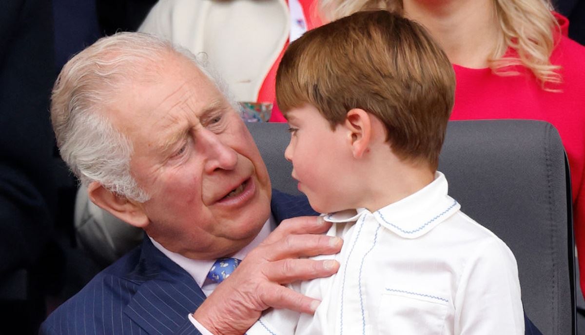 Ο βασιλιάς Κάρολος είναι ένας παππούς σαν όλους τους άλλους: Τι φοβάται για τα εγγόνια του;