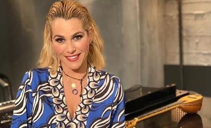 "Σαν μικρή πριγκίπισσα": Η κόρη της Τζένης Μπότση, Αλίκη με το πιο πριγκιπικό φόρεμα που έχεις δει
