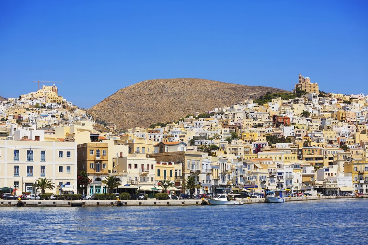 "Ηλιόλουστα τοπία, ασβεστωμένα χωριά και αυθεντικές γεύσεις": Τα δύο ελληνικά νησιά που βρέθηκαν στη 2η θέση διεθνώς για τα μέρη "που πρέπει να μπουν στο bucket list σας"