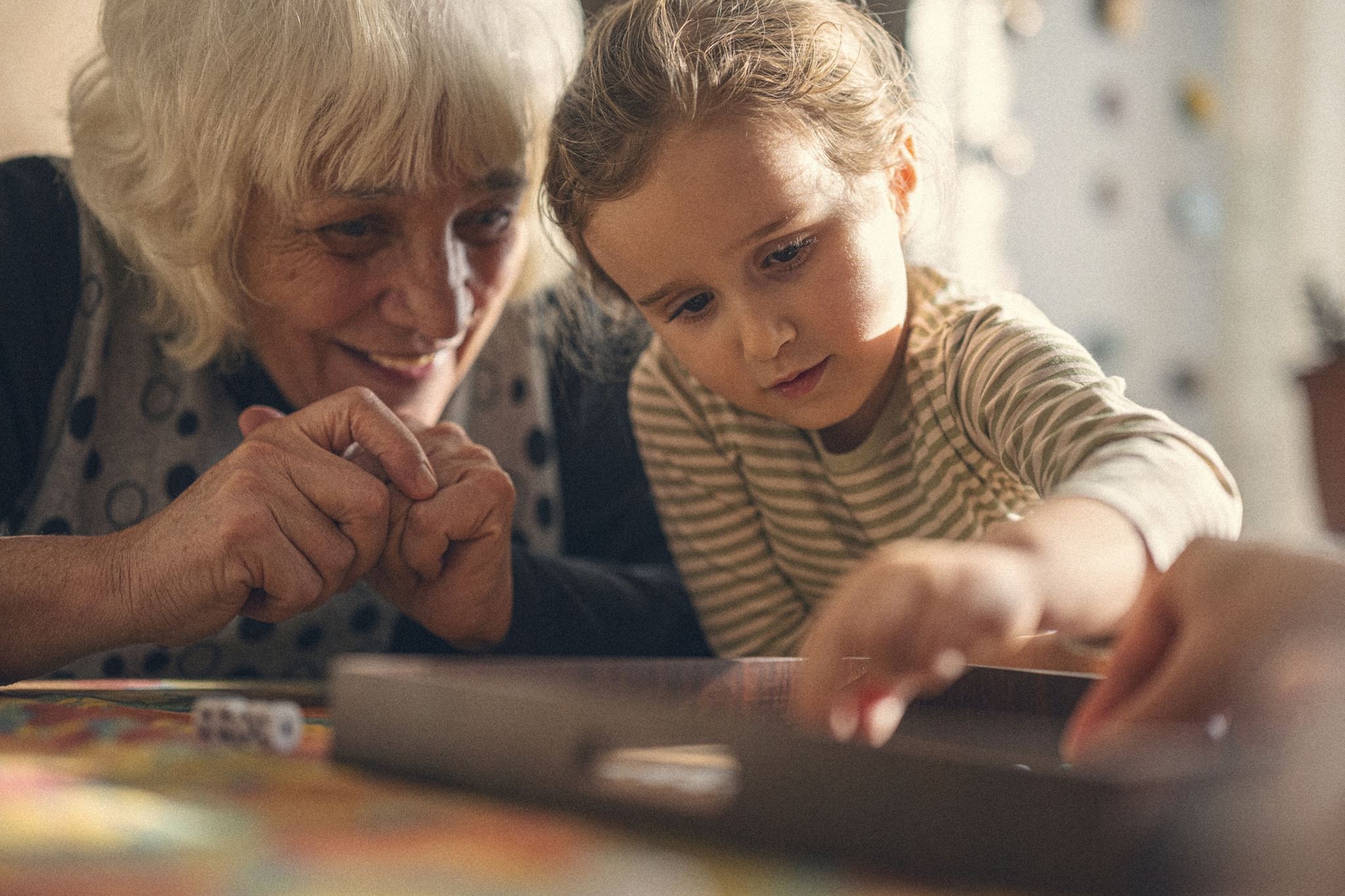 Οι παππούδες δεν είναι απλώς επισκέπτες- Πρέπει να γίνουν ξανά μέρος της οικογένειας