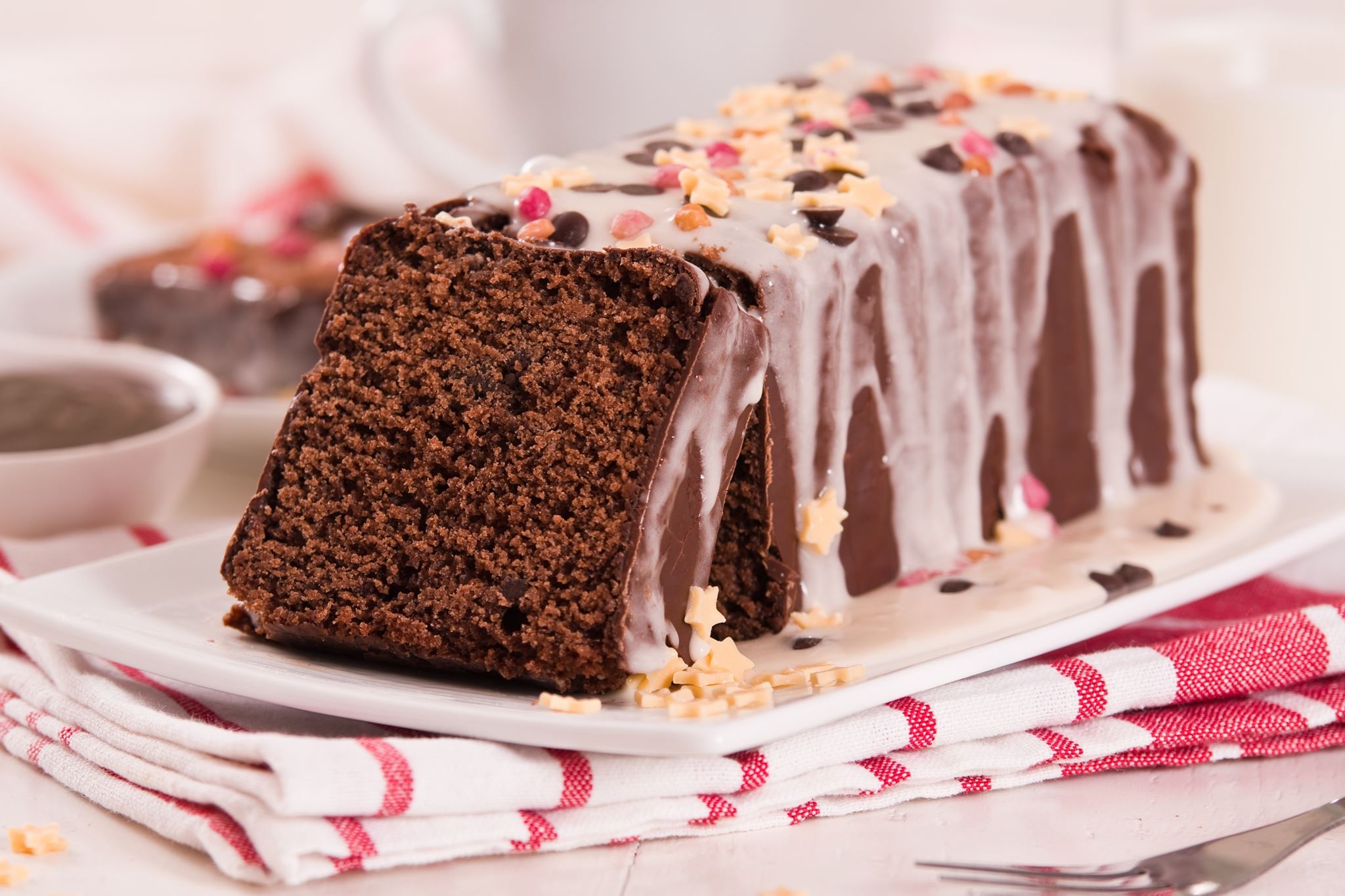 Δεν έχεις χρόνο αλλά θέλεις γλυκό; Φτιάξε ένα σοκολατένιο κέικ με 3 υλικά