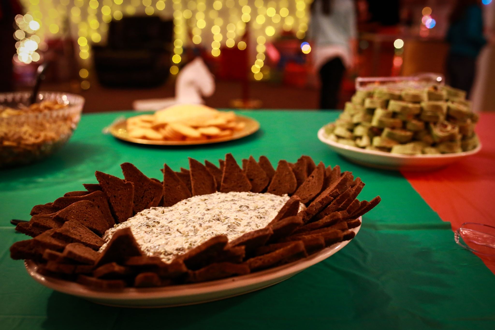 Dip φέτας με γιαούρτι και μυρωδικά για το εορταστικο τραπέζι