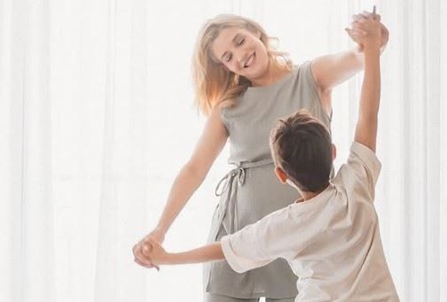 Τζένη Θεωνά: Αποκαλύπτει ποιος ηθοποιός θα είναι ο νονός του νεογέννητου γιου της