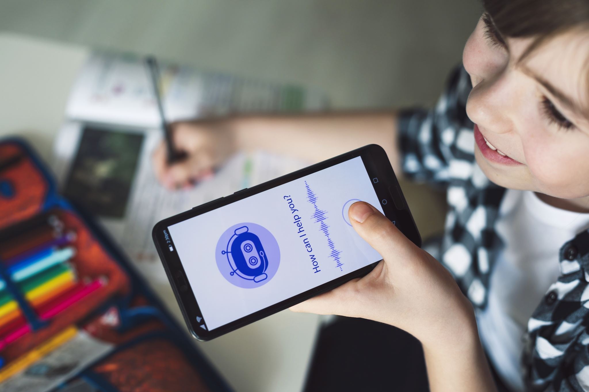 AI και παιδιά: Τι πρέπει να γνωρίζουμε οι γονείς για τα όρια στη χρήση των chatbots