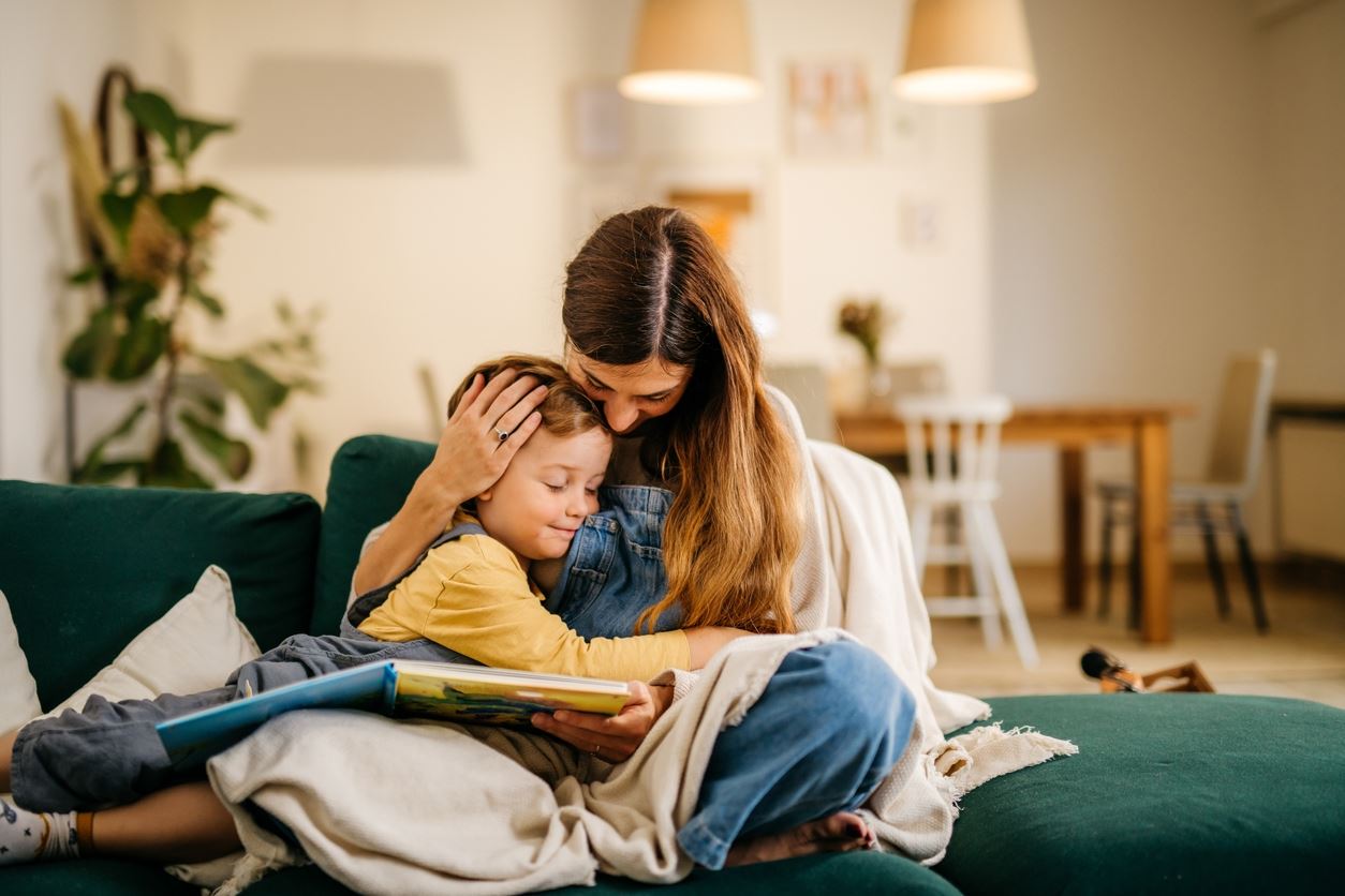 #BookClub: Το βιβλίο που όλες οι μαμάδες πρέπει να διαβάσουν στα παιδιά τους