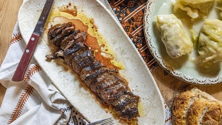 Μερικές από τις πιο δημοφιλείς ταβέρνες της Αθήνας αυτή τη στιγμή