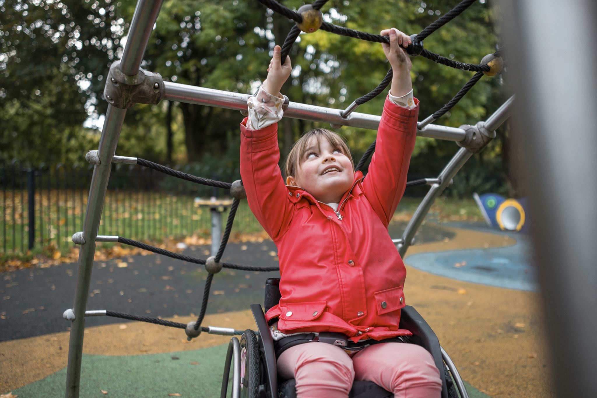 Μαθητές μπαίνουν στη θέση συμπολιτών τους ΑμεΑ για να κατανοήσουν τις δυσκολίες που αντιμετωπίζουν