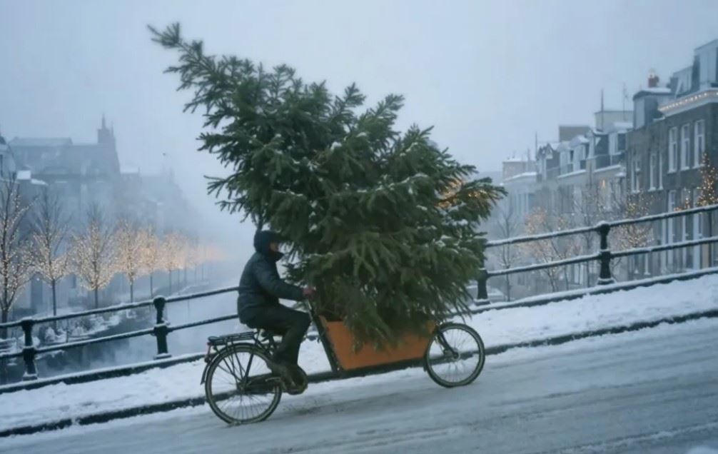 Αυτή είναι η χειρότερη χριστουγεννιάτικη διαφήμιση κι είναι προϊόν Τεχνητής Νοημοσύνης