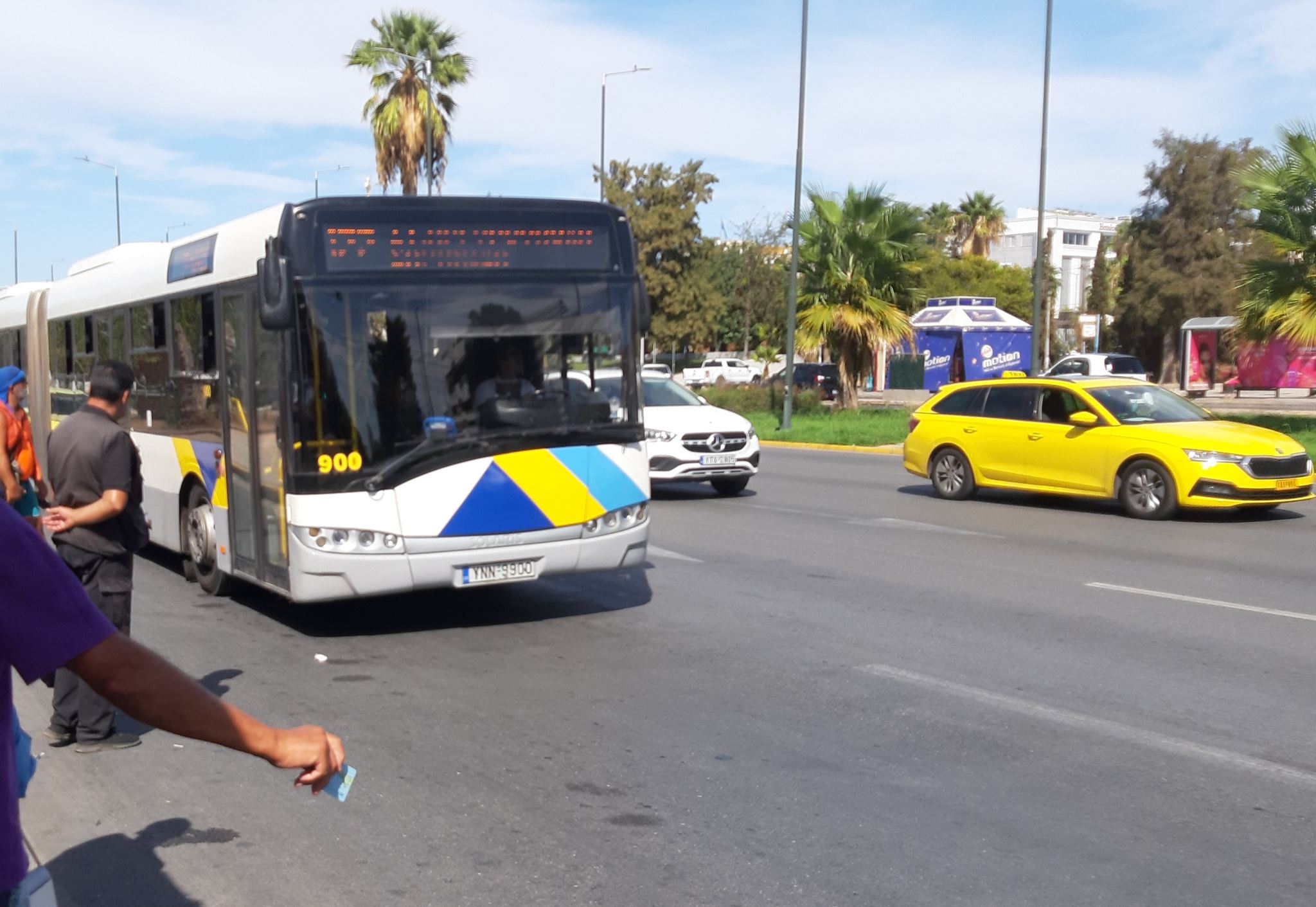 Σοβαρό τροχαίο με δύο λεωφορεία στην παραλιακή: 17 παιδιά τραυματίστηκαν