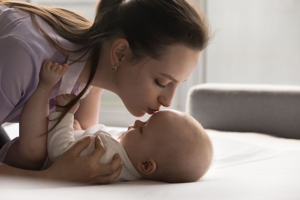 Γιατί οι μαμάδες δεν αντέχουμε τις "ξένες" μυρωδιές στο μωρό μας;