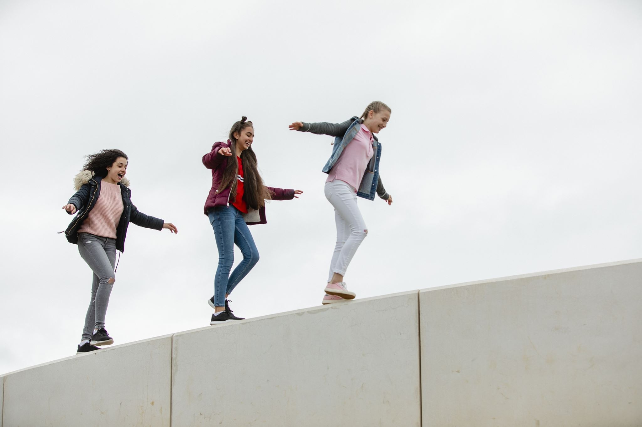 Η εφηβεία δεν είναι η πιο ριψοκίνδυνη ηλικία: Τι αποκαλύπτει νέα μελέτη για το ρίσκο και την επίβλεψη από τους γονείς