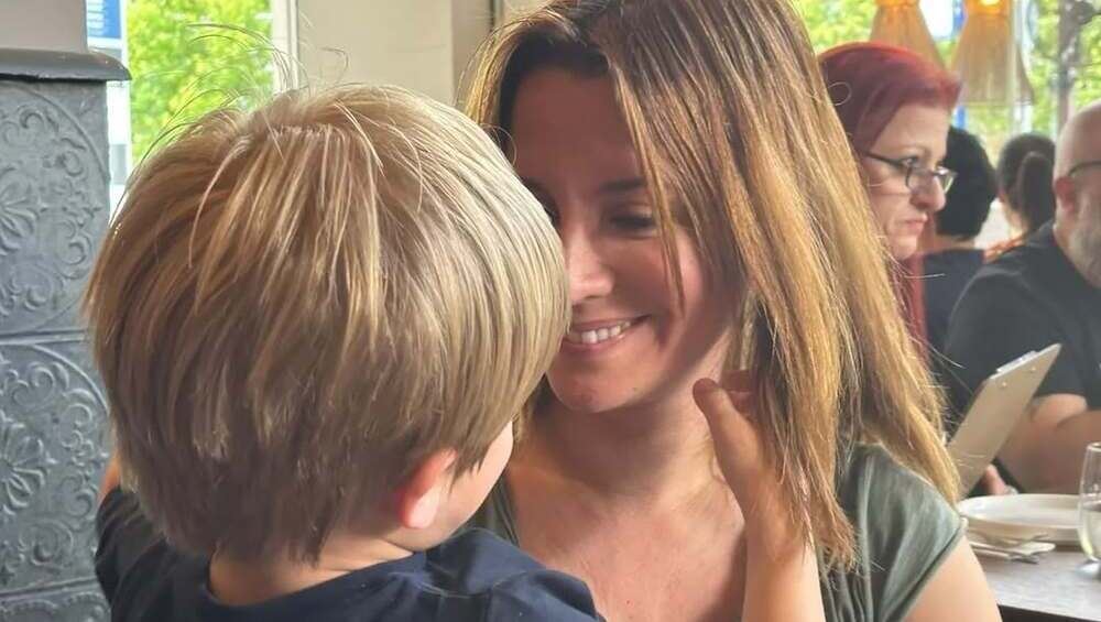Νίκη Λυμπεράκη: Ο γιος της τής ευχήθηκε με την πιο γλυκιά έκπληξη
