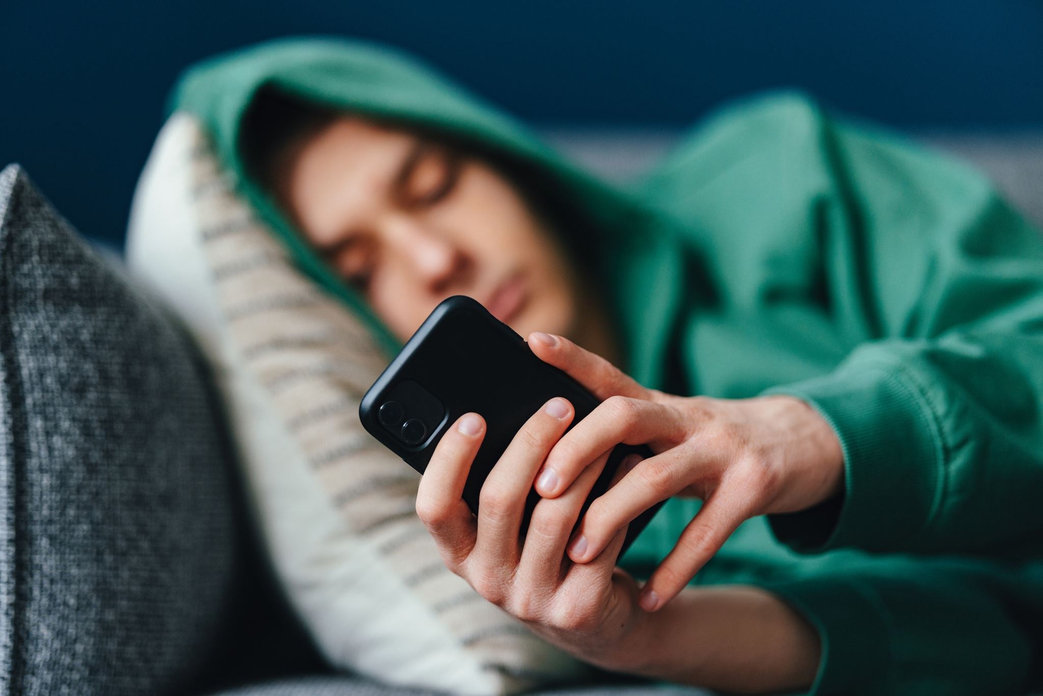 Μια μαμά ρώτησε το TikTok "Πώς προστατεύουμε τα αγόρια από τις μισογύνικες και ρατσιστικές απόψεις στο διαδίκτυο;" και οι λύσεις που της πρότειναν ήταν μόλις δύο!