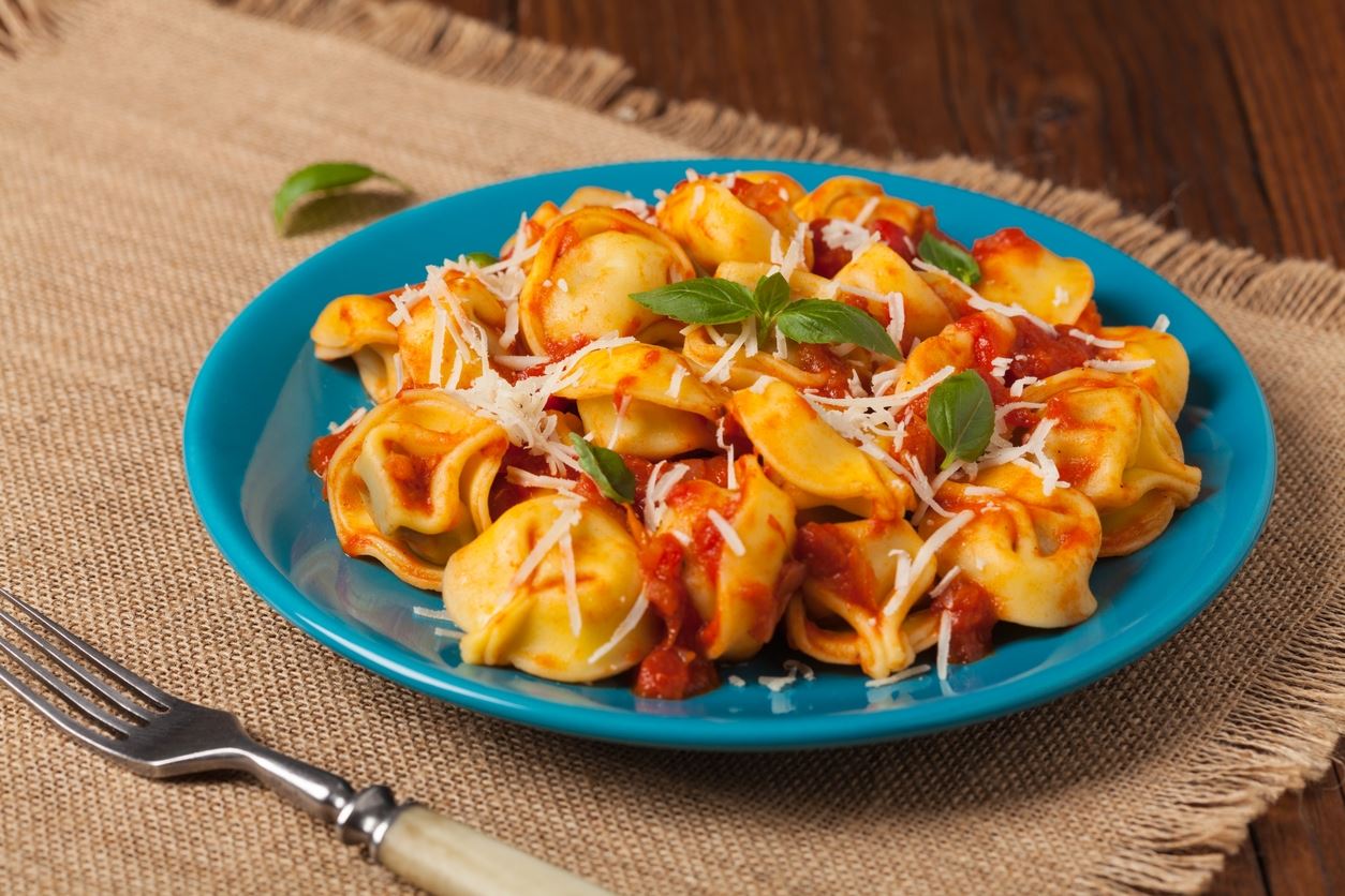 Τορτελίνια με σάλτσα πιπεριάς και φέτας- Νόστιμα μόνο με 3 υλικά