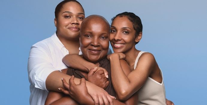 H La Roche-Posay στηρίζει τους ογκολογικούς ασθενείς και μας υπενθυμίζει τη δύναμη της φροντίδας