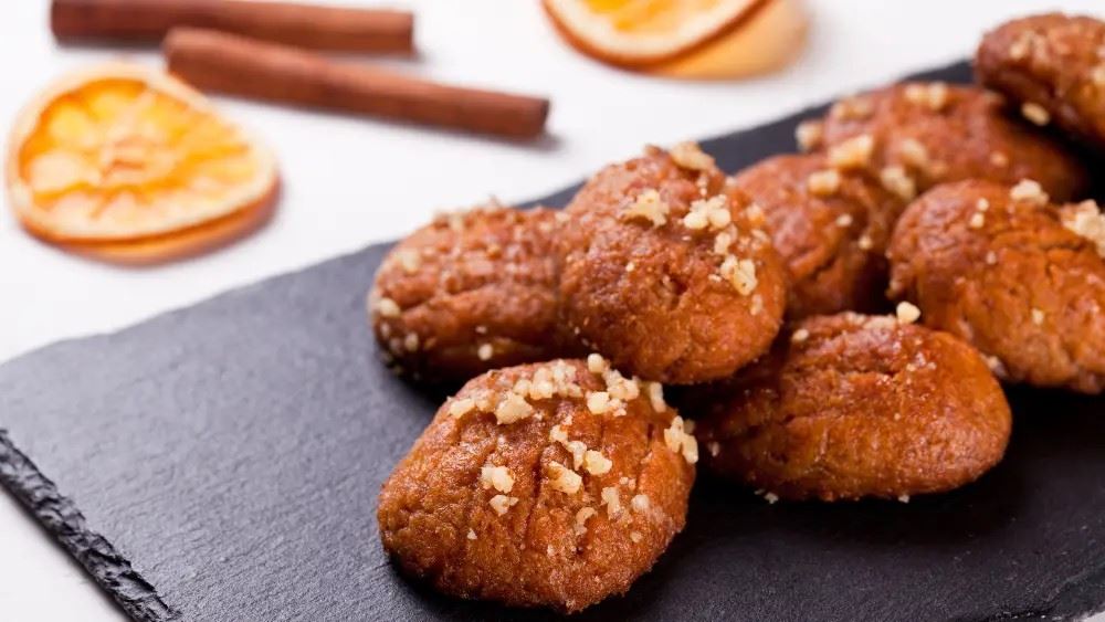 Παραδοσιακά μελομακάρονα με σιμιγδάλι- Το απόλυτο γλυκό των γιορτών