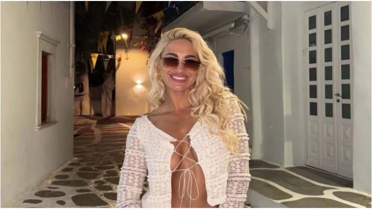 Η Ιωάννα Τούνη και ο αγαπημένος της μικρούλης Πάρης για διακοπές στην Κέρκυρα