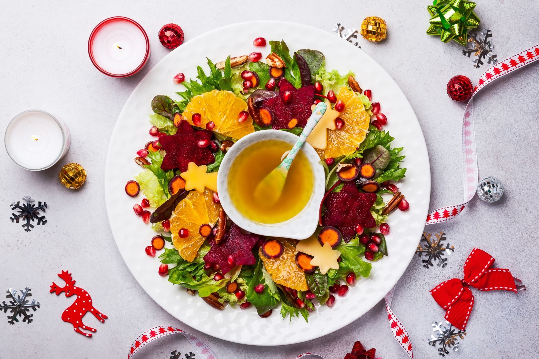 Χριστουγεννιάτικη σαλάτα με ρόδι και ξηρούς καρπούς