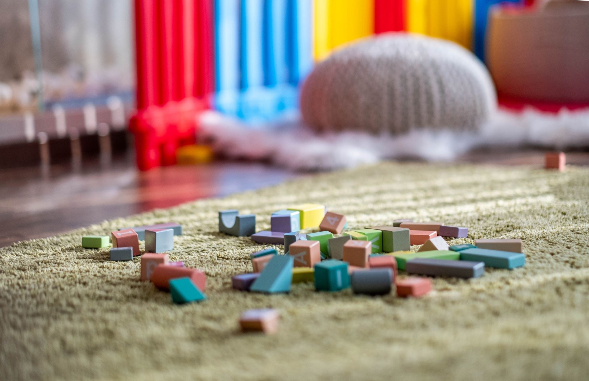 Πώς μπορείς να μαζέψεις τα τουβλάκια των παιδιών στο λεπτό με μια κάλτσα;