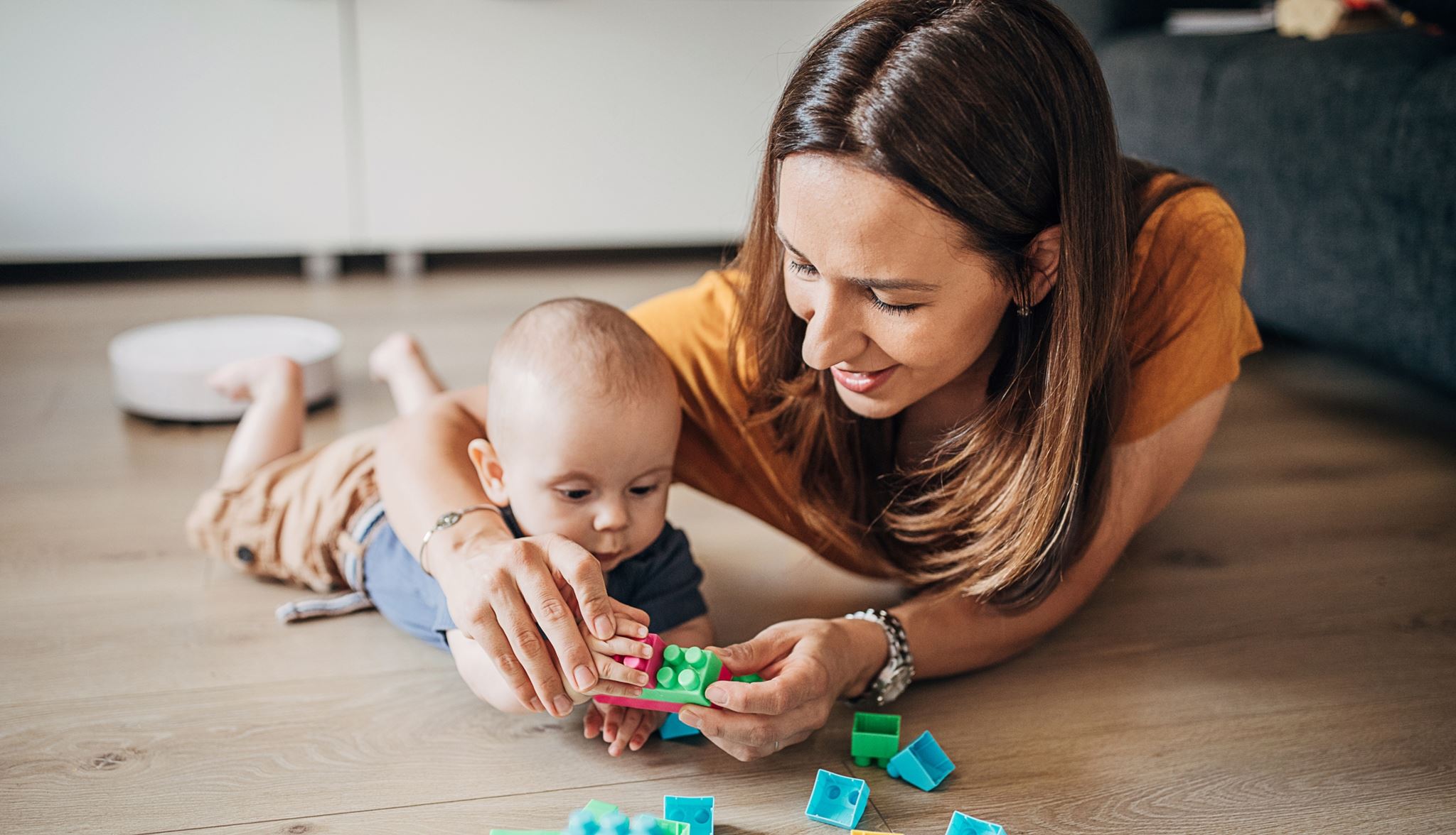 Γιατί 10 λεπτά παιχνιδιού στο πάτωμα με το παιδί είναι τόσο ευεργετικά