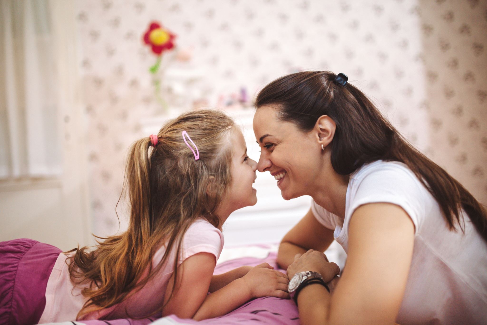 Οι "micro στιγμές" που βοηθούν τους γονείς να συνδεθούν με τα παιδιά τους