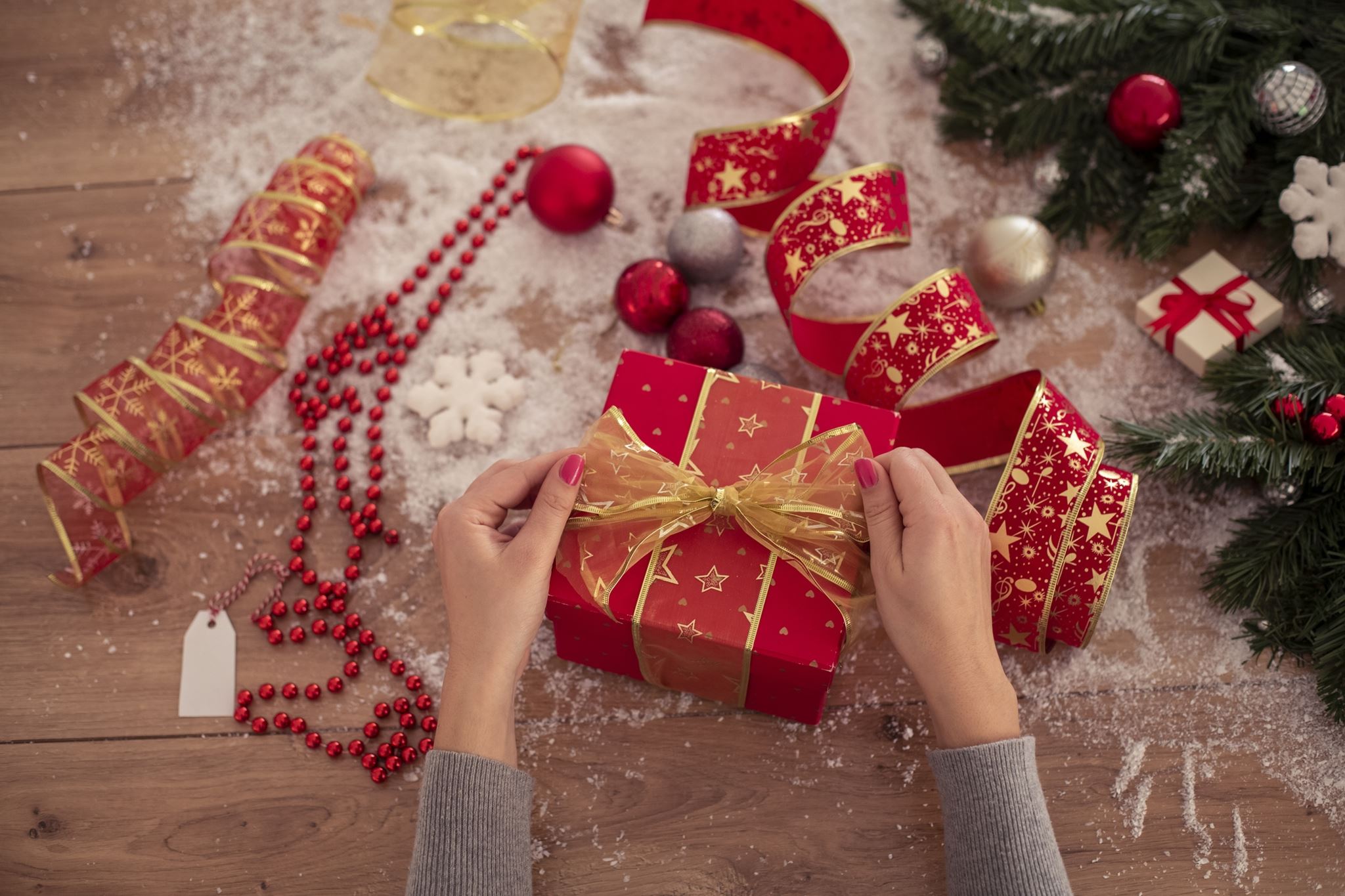 Αυτό το περιτύλιγμα για δώρα θα πείσει τα παιδιά ότι όντως τα έφερε ο Άγιος Βασίλης