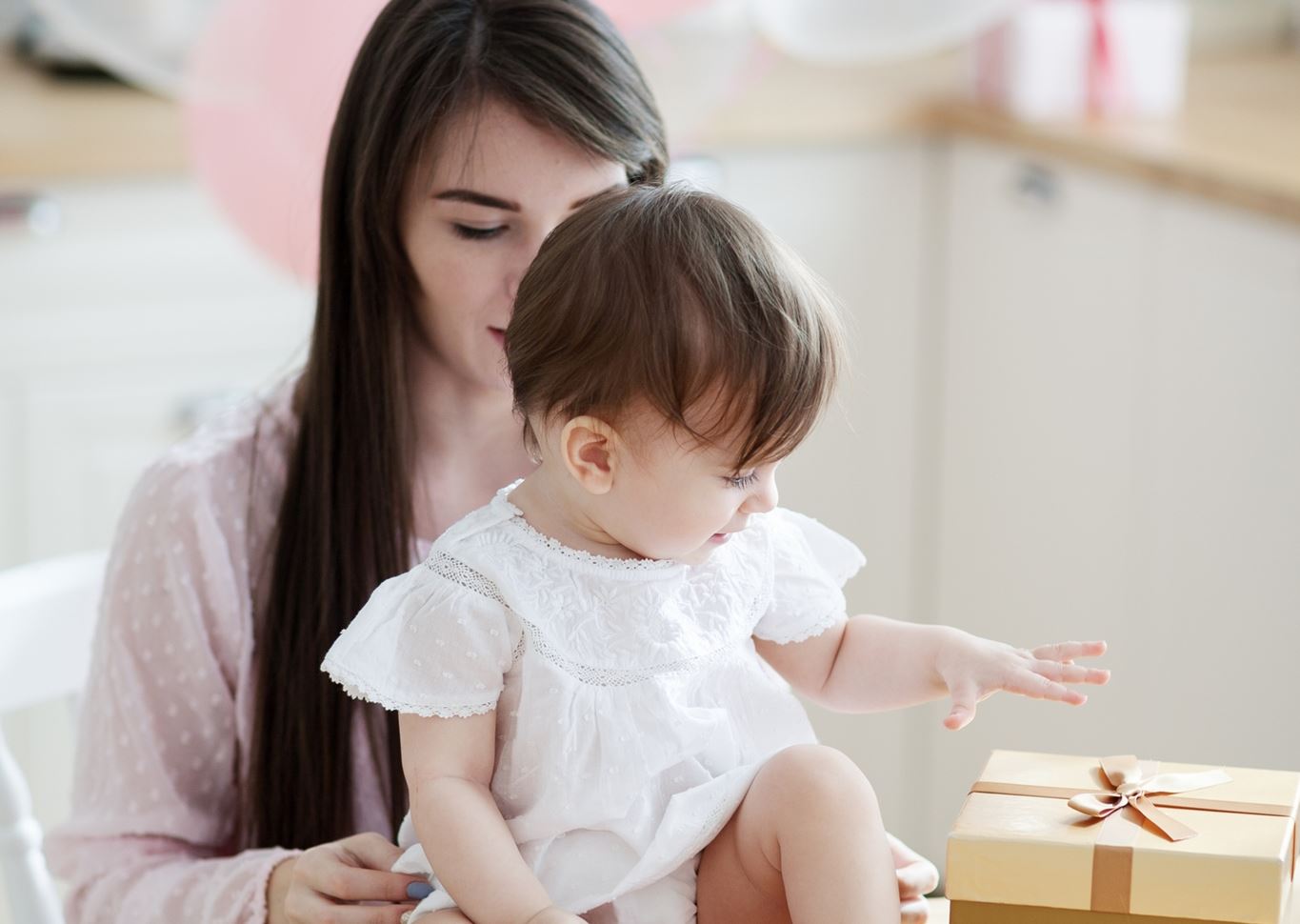 6 δώρα βάφτισης που έχουν πραγματικά ανάγκη οι νέοι γονείς