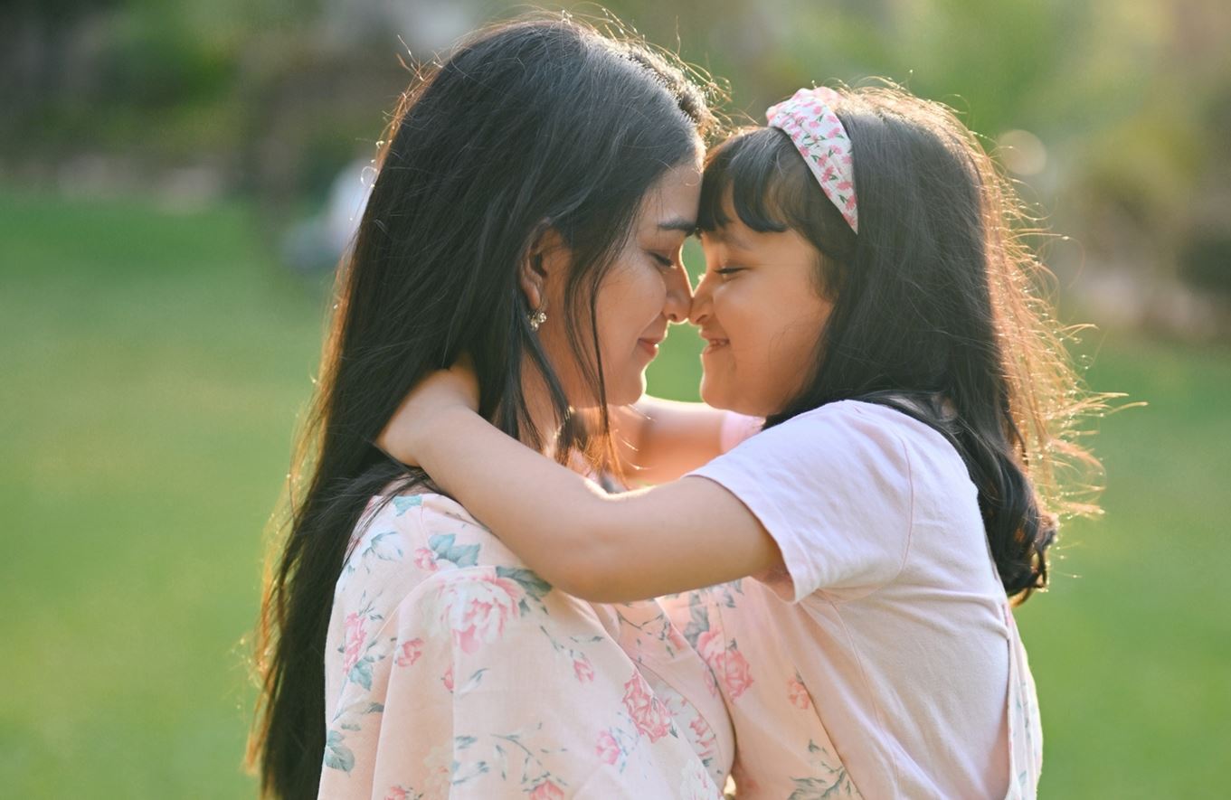Καλεσμένες σε γάμο: 5 cute φορέματα για matchy-matchy εμφανίσεις με την κόρη σου