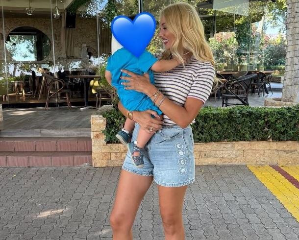 Το ''τέχνασμα" που κάνει η Κωνσταντίνα Σπυροπούλου με τον γιο της για τον πιο γλυκο ύπνο που θέλεις και εσύ να κάνεις